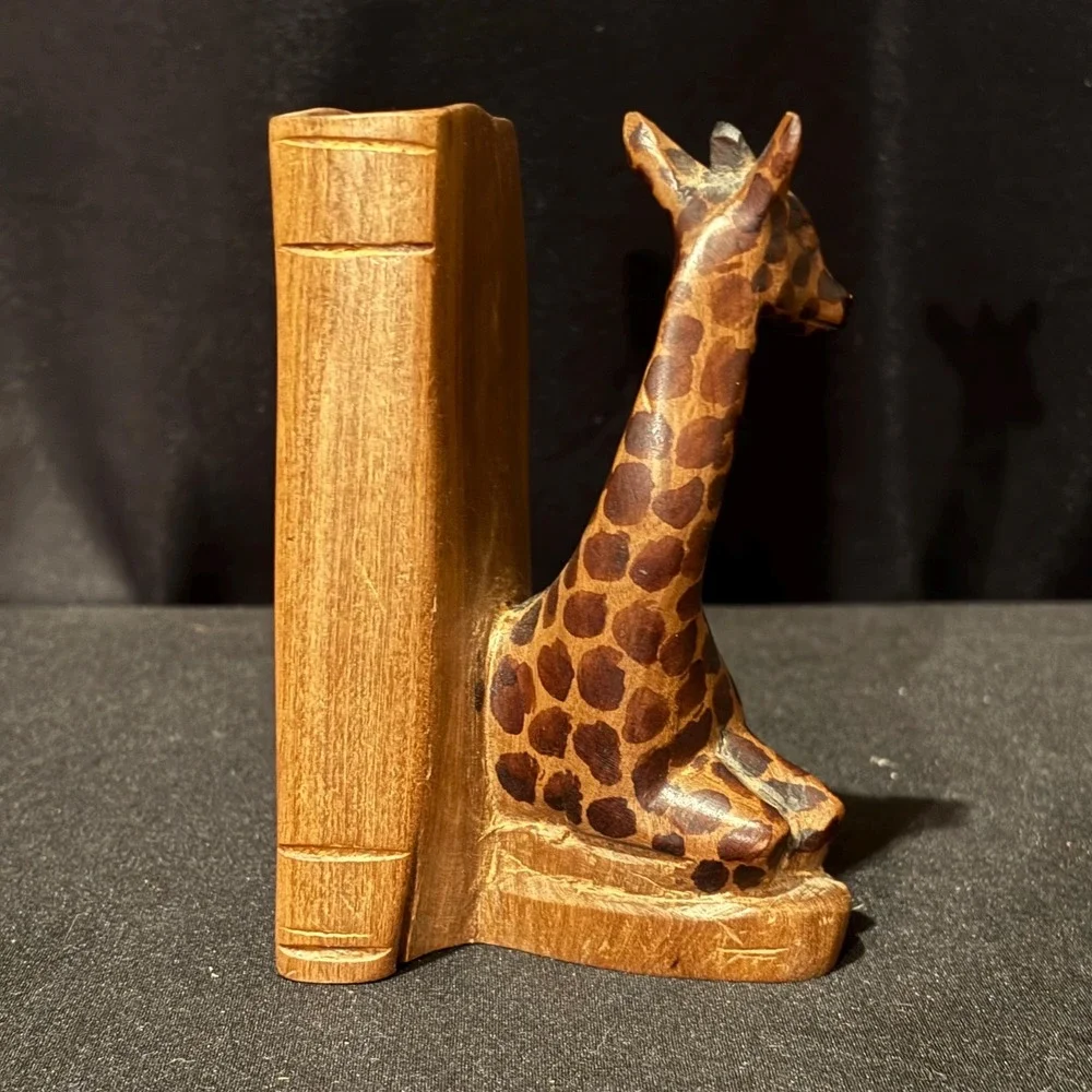 Wooden Giraffe Bookends: Hand-Carved Animal Shelf Decor